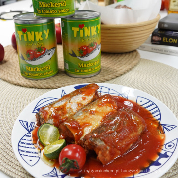 Mackerel de alimentos enlatados docanned em molho de tomate